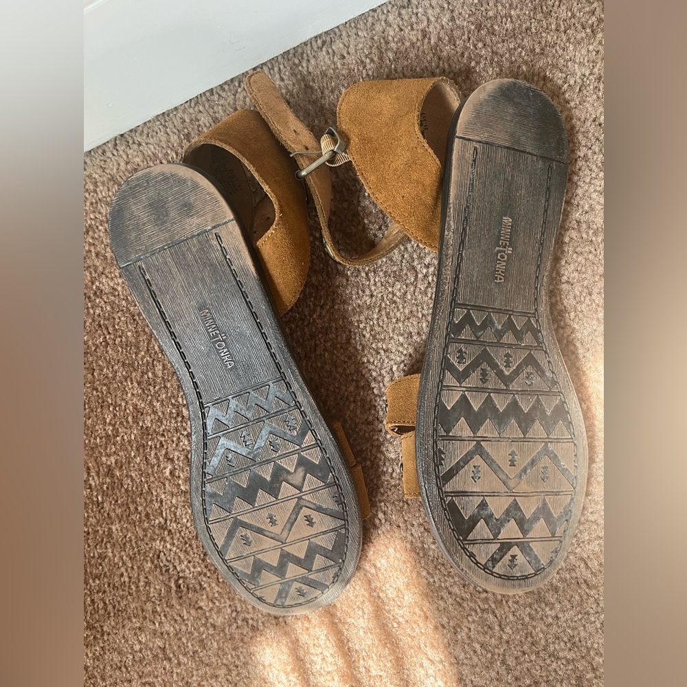 Minnetonka Tangier 11 Womens Brown Suede Sandals - Picture 4 of 5